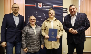 Starosta białogardzki uhonorował osiągnięcia Natalii Chołuj w podnoszeniu ciężarów