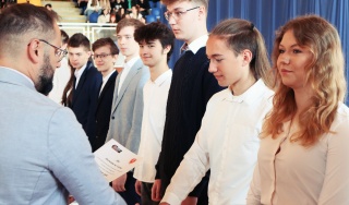 Pasowanie uczniów klas I w Liceum Ogólnokształcącym im.Bogusława X w Białogardzie | 13 X 2022