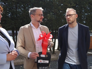 Przekazanie nowych aut dla PCPR i PDS | 30 kwietnia 2025