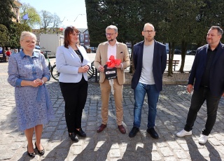 Przekazanie nowych aut dla PCPR i PDS | 30 kwietnia 2025