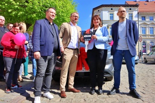 Przekazanie nowych aut dla PCPR i PDS | 30 kwietnia 2025