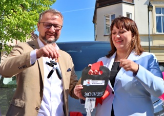Przekazanie nowych aut dla PCPR i PDS | 30 kwietnia 2025