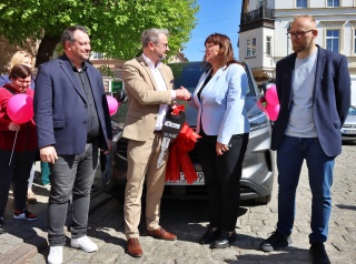 Przekazanie nowych aut dla PCPR i PDS | 30 kwietnia 2025