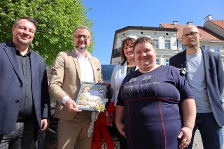 Przekazanie nowych aut dla PCPR i PDS | 30 kwietnia 2025