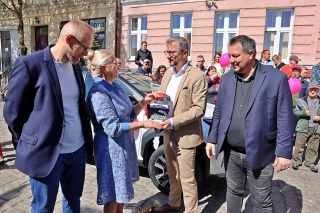Przekazanie nowych aut dla PCPR i PDS | 30 kwietnia 2025