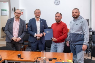 Powiat Białogardzki wspiera sport. Umowy na dofinansowanie działalności sportowej | 25.03.2026