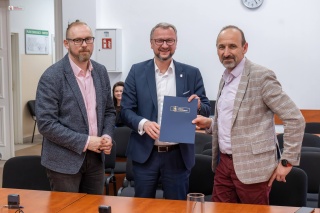 Powiat Białogardzki wspiera sport. Umowy na dofinansowanie działalności sportowej | 25.03.2026