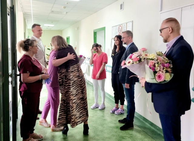 Podziękowania i życzenia dla pielęgniarek i położnych